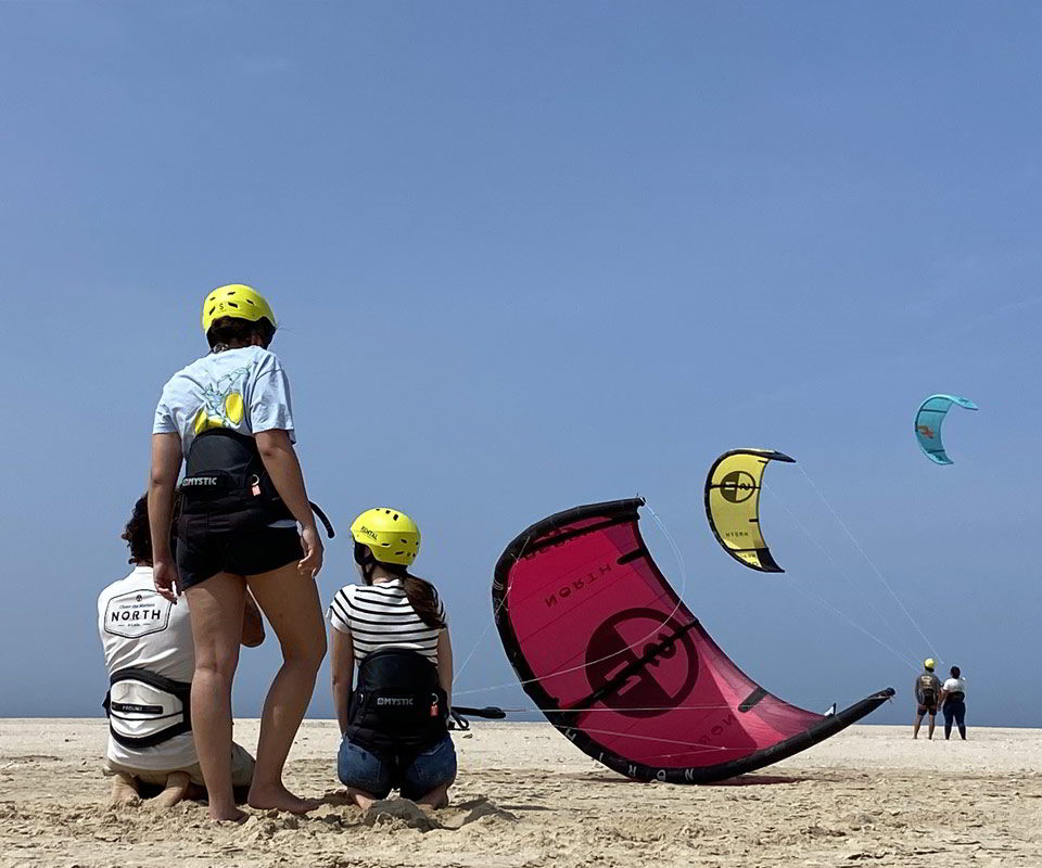 alumnos kitesurf iniciacion playa mysfit kite school