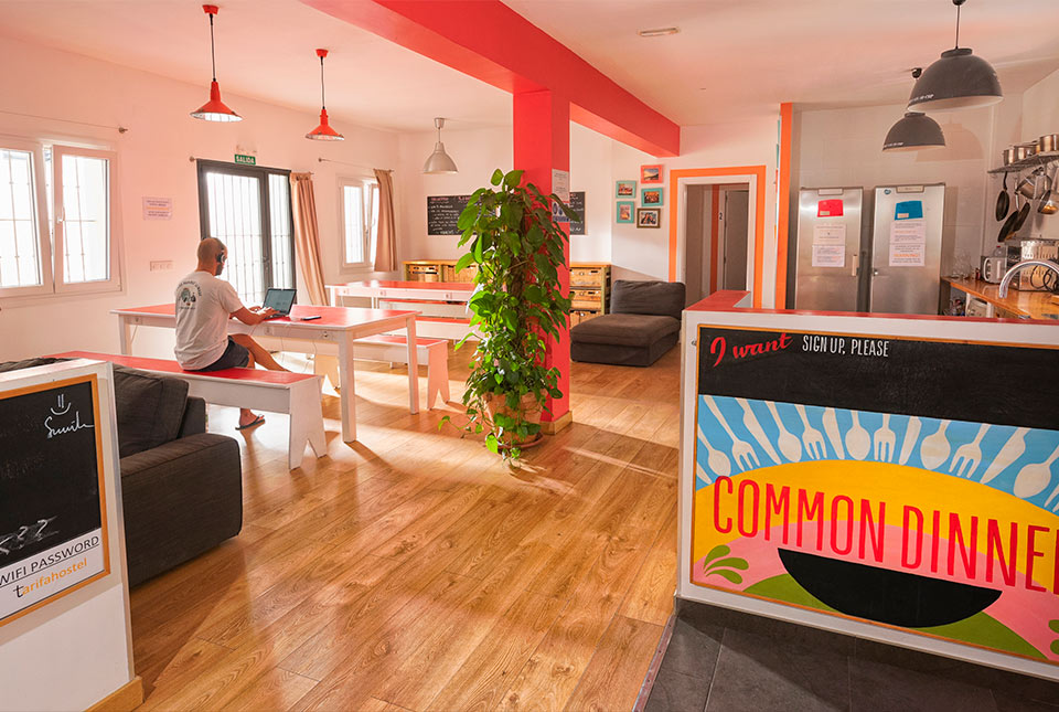 Comedor y Cocinas Tarifa Kite Hostel